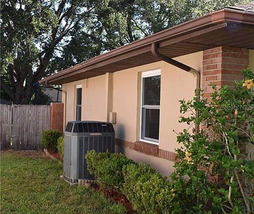 3rd image of 921 Hillgrove Ln