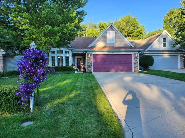 558 Lantern Walk, Valparaiso, IN 46385