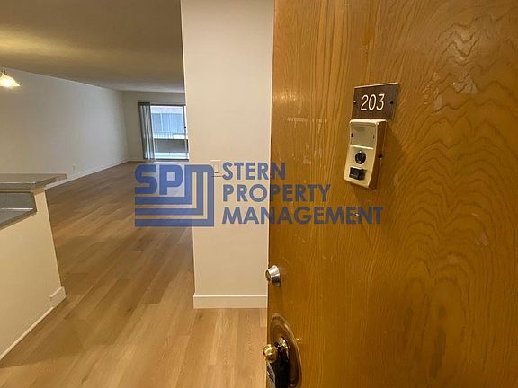 3rd image of 225 Montana Ave APT 203