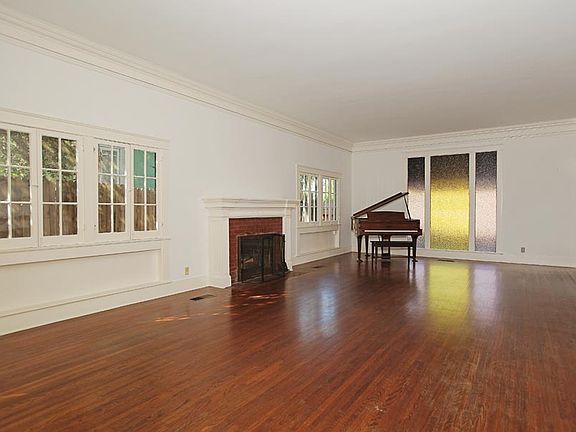 5th image of 232 S Westmoreland Ave