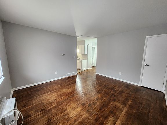 4th image of 1674-1676 Carstare Dr #1674