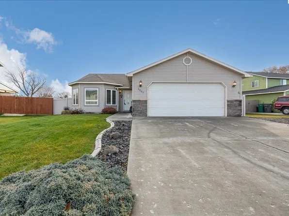 1207 W 40th Ave, Kennewick, WA 99337