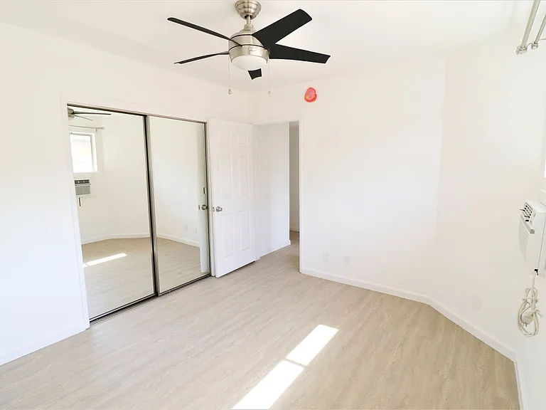 2 Weeks Free! Remodeled 1-Bedroom — Photo 9