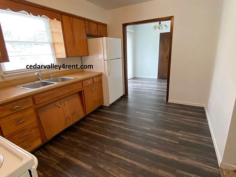 717 Bismark Ave — Photo 2
