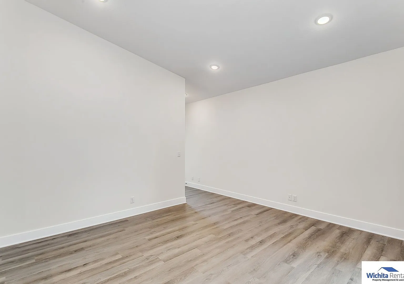 Newer 3 bedroom 2 bath duplex — Photo 3