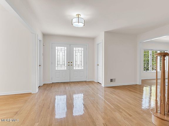 3rd image of 7 Shira Lane