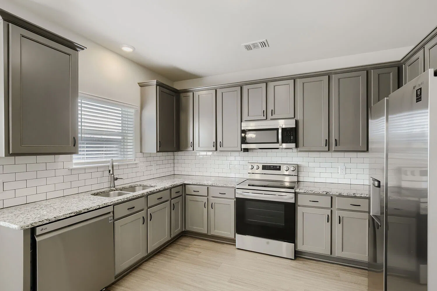 4 bed, 1650 sqft, $1,960 — Photo 2