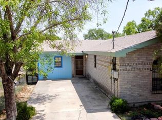 904 Calle Frente Rd, Eagle Pass, TX 78852