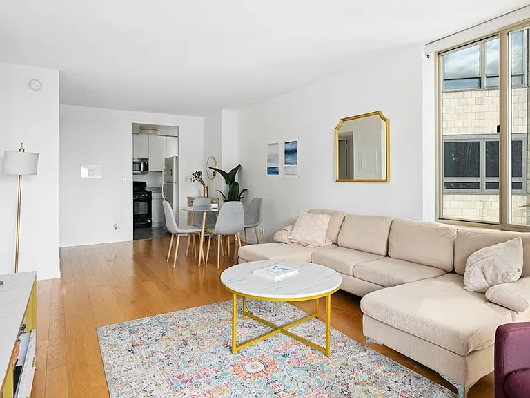 236 E 47th St #30B — Photo 5