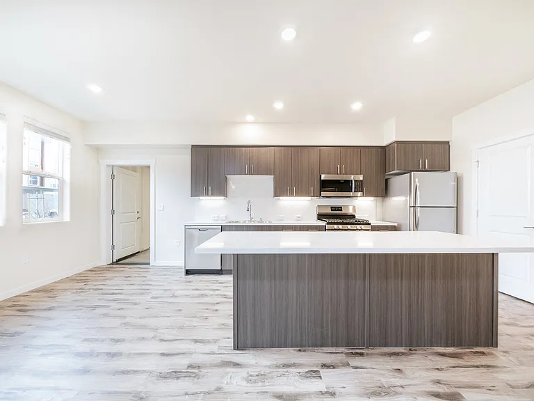 HUB APARTMENTS — Photo 18