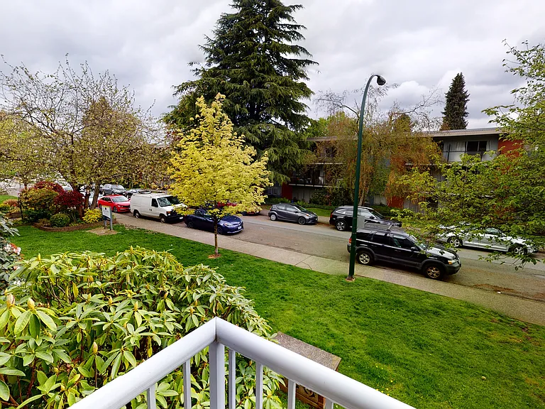 2040 York Ave #105 — Photo 9