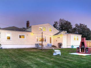 2 Stimpson St, Middletown, RI 02842