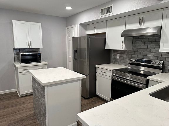 3rd image of 445 S Seawynds Blvd