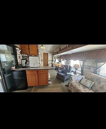 4th image of 4043 Honolulu Dr