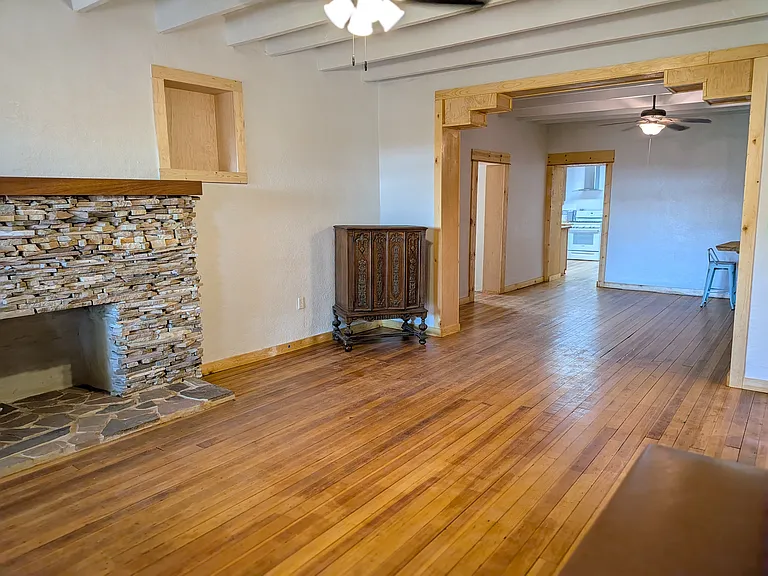 2500 Thompson Rd NW — Photo 2