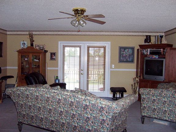 3rd image of 115 Laney Dr