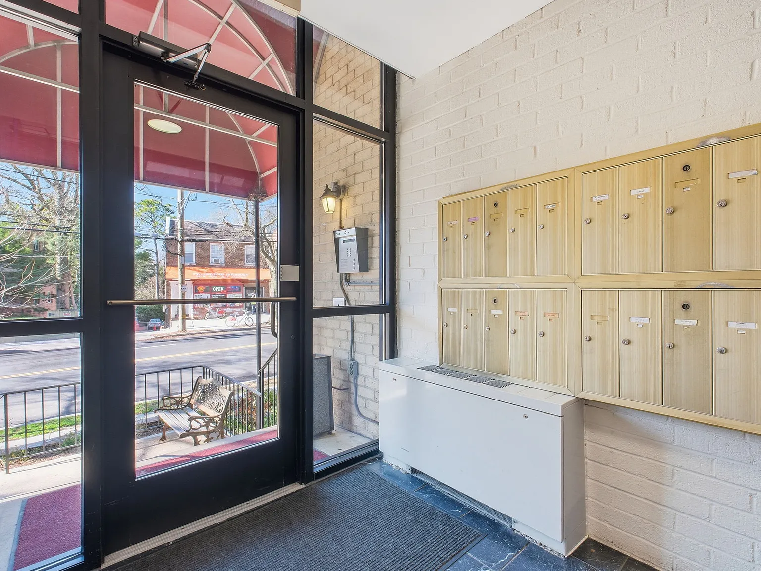 1 bed, 552 sqft, $2,300 — Photo 3