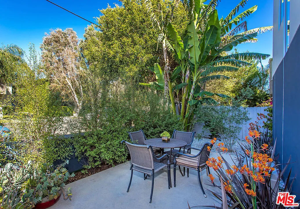 2 bed, 2.0 bath, 1100 sqft, $4,995 — Photo 3