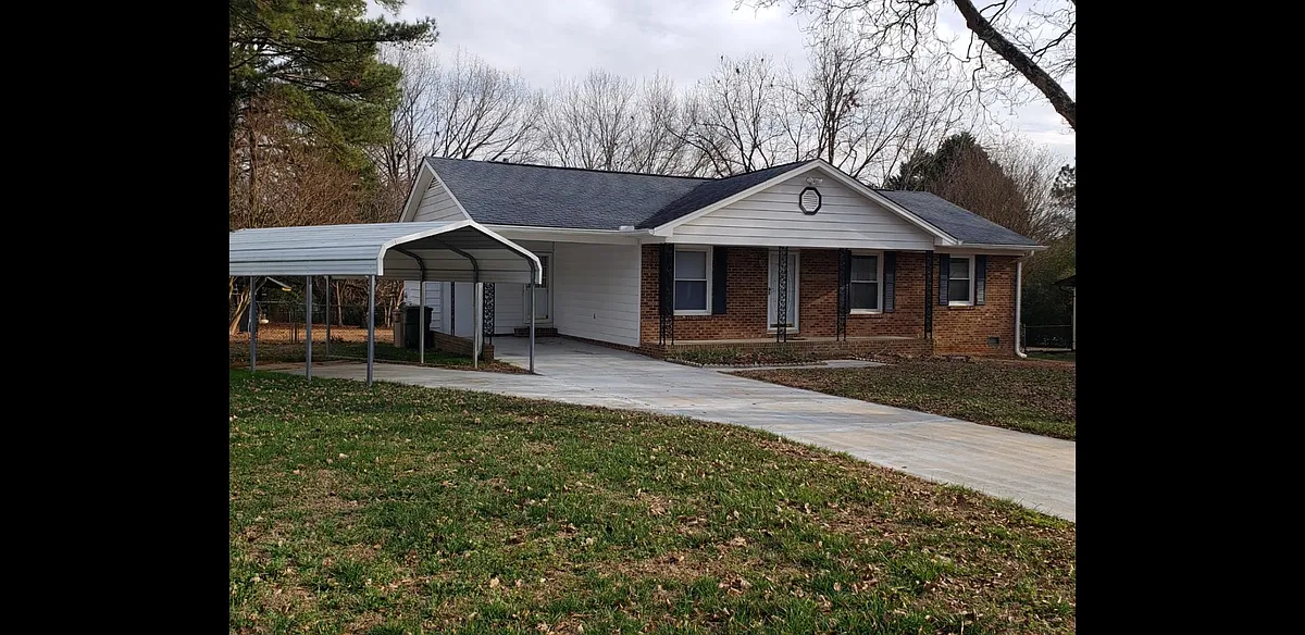 Street view. Two carports. Covered front porch - 103 Forest Manor Dr
