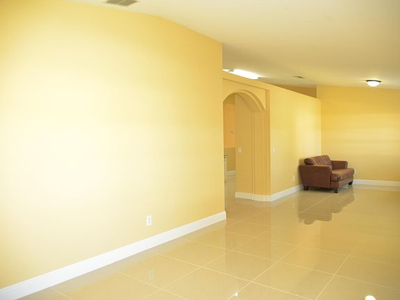 3rd image of 323 NE 18th Ave