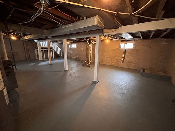 3rd image of 1212 W Fairview Ave