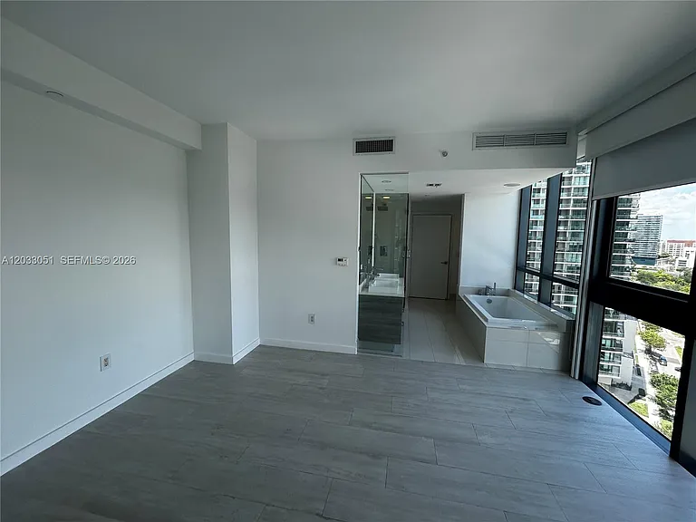 650 NE 32nd St #1608 — Photo 5