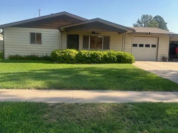 2208 Mountain View Dr, Carlsbad, NM 88220