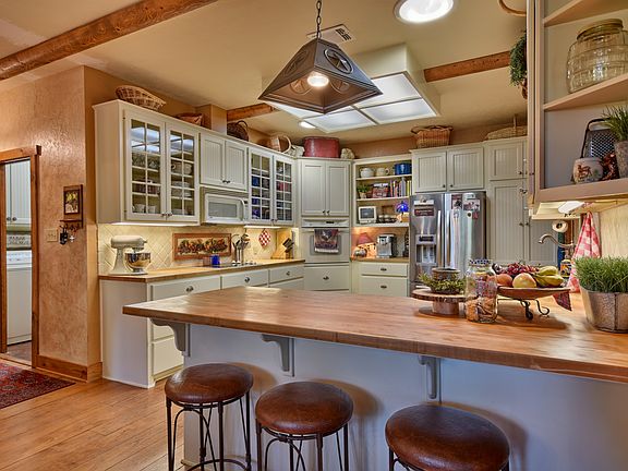 OPEN KITCHEN AND DINING