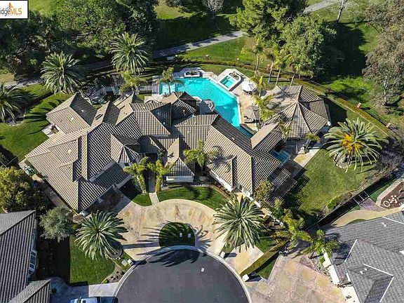 3rd image of 5640 Augusta Ct