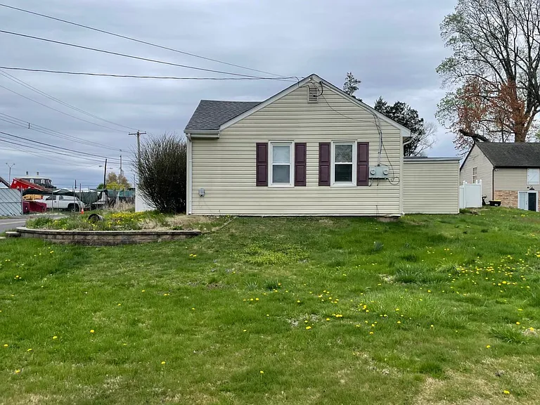 1048 Cornwells Ave — Photo 10