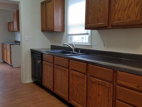 5th image of 3335 S Saint Paul Ave