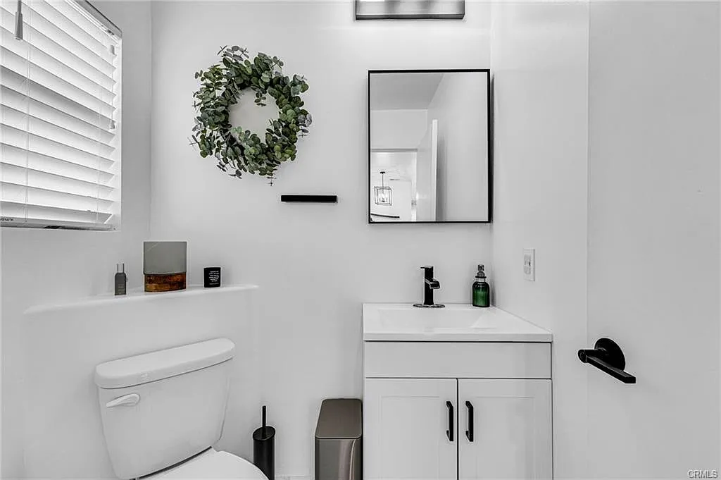 3 bed, 2.5 bath, 1705 sqft, $4,200 — Photo 2