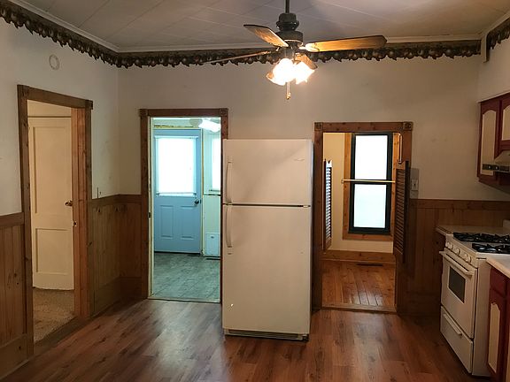 3rd image of 815 Coxspur St