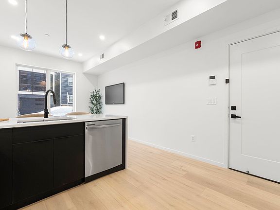 5th image of 63 Webster Ave #1