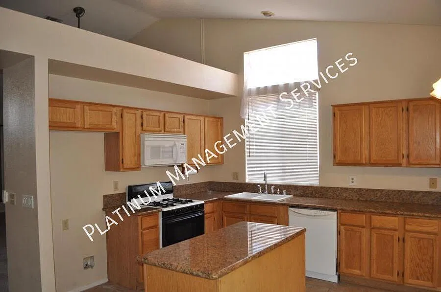 2656 Alexander Ave — Photo 4