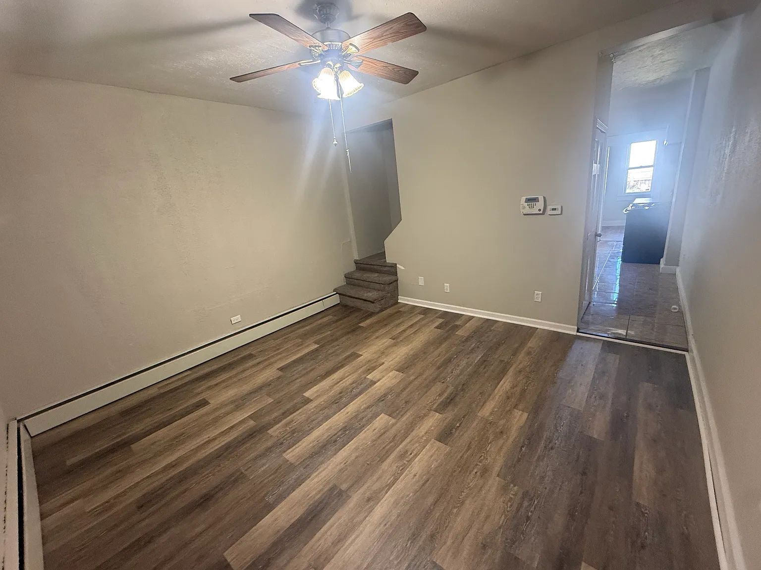 3 bed, $1,400 — Photo 3