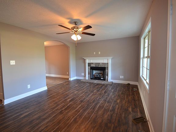 2nd image of 25 Magnolia Sq