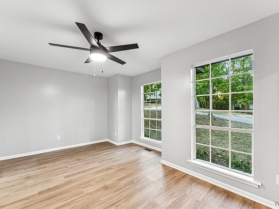 3rd image of 2617 6th St NE