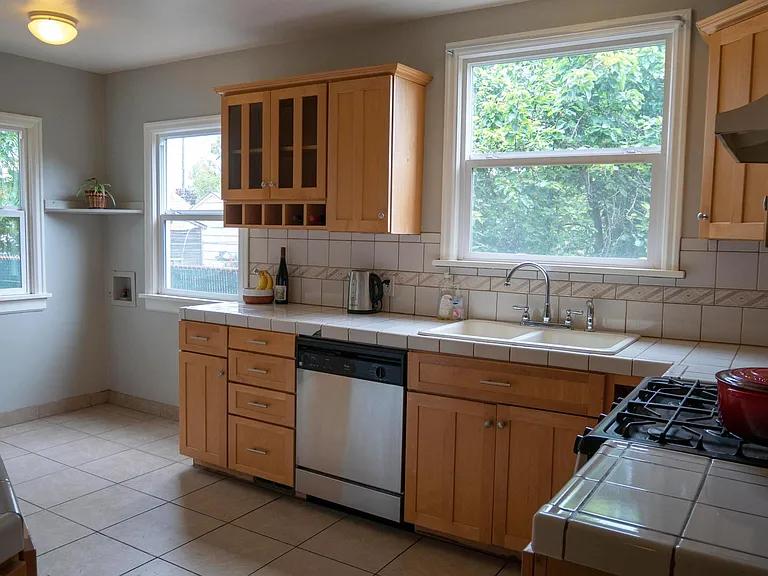 1725 N Killingsworth St — Photo 4