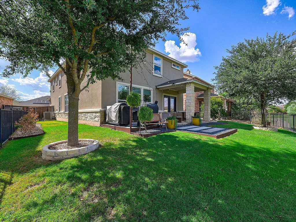 4 bed, 2.5 bath, 2941 sqft, $2,600 — Photo 4