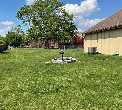 3rd image of 4011 Gateway Dr