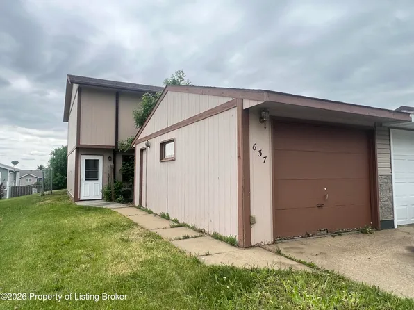 637 27th St W, Dickinson, ND 58601