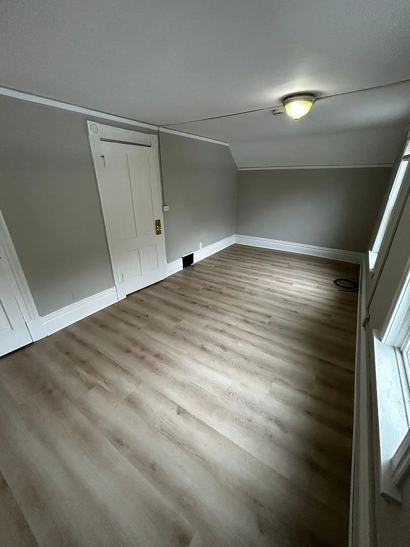1206 E 3rd Street — Photo 3