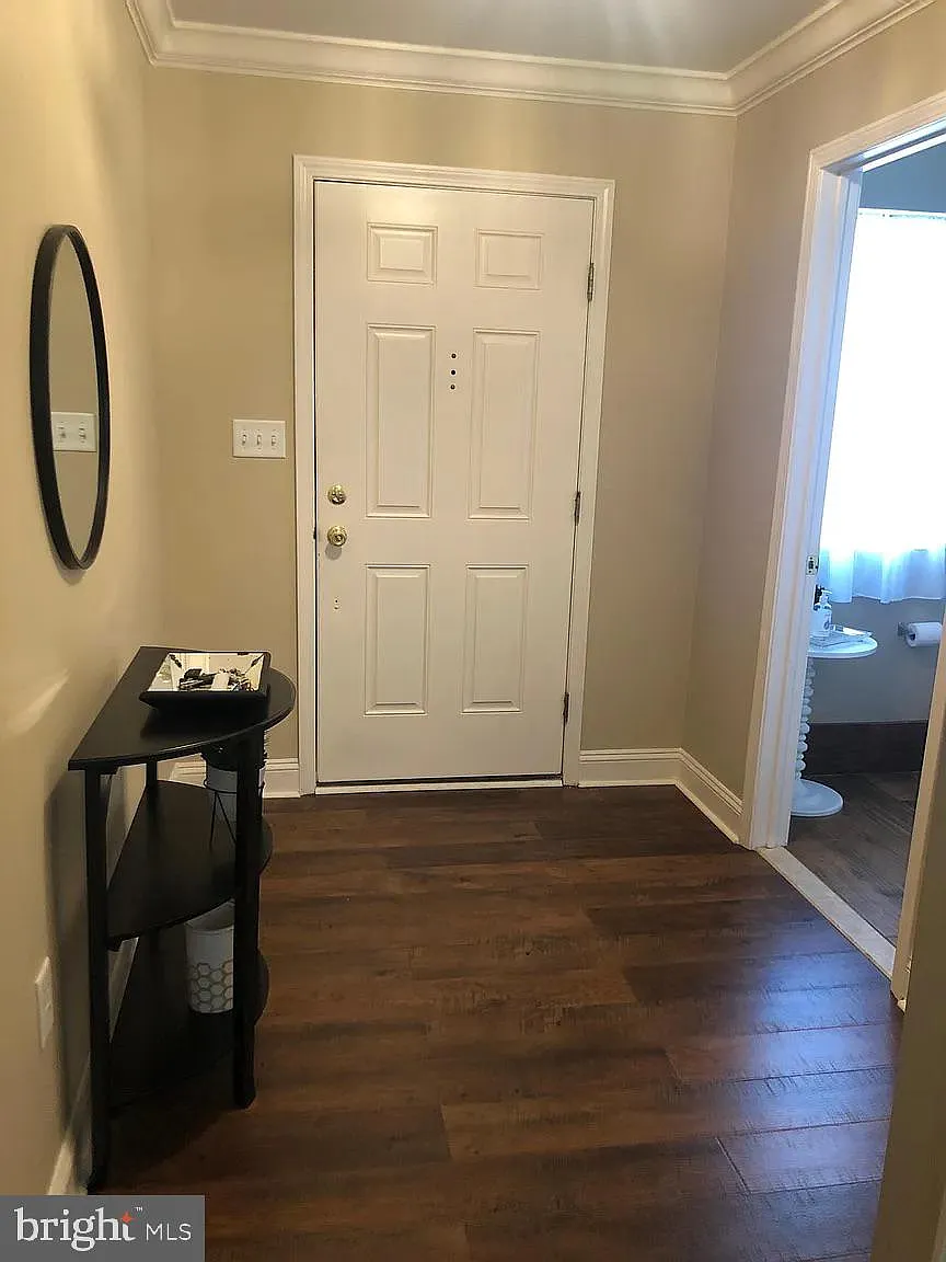 3 bed, 2.5 bath, 1716 sqft, $3,500 — Photo 3