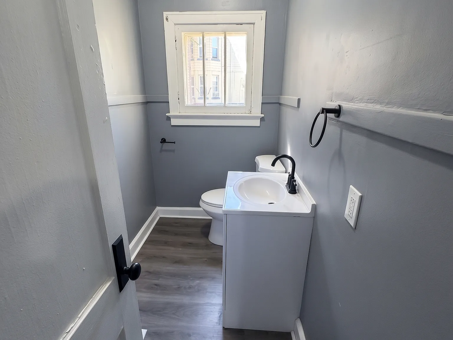3 bed, 1.5 bath, 2200 sqft, $1,250 — Photo 2