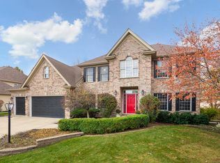 377 Amy Ct, Glen Ellyn, IL 60137