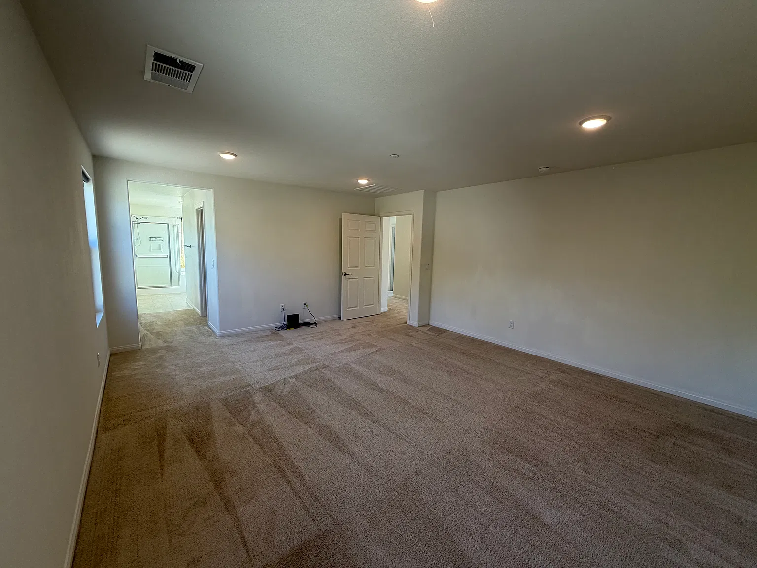 5 bed, 2238 sqft, $1,000 — Photo 2