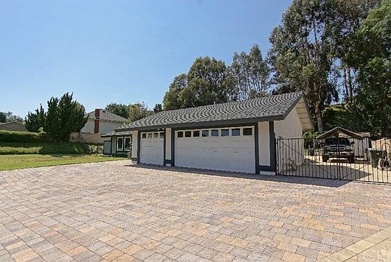 3rd image of 3542 Glen Ridge Dr