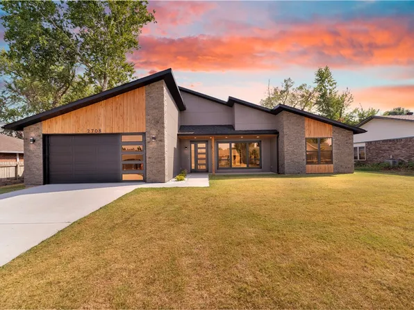 2708 W Gum St, Rogers, AR 72758