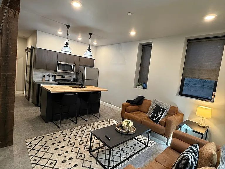 305 N Alaska St — Photo 5